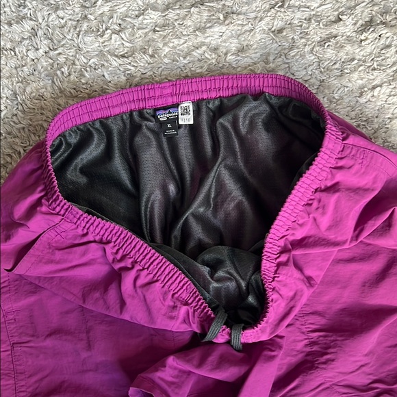 Patagonia Men's Baggies TM 5” inseam Hybrid Shorts in Magenta - Picture 6 of 7